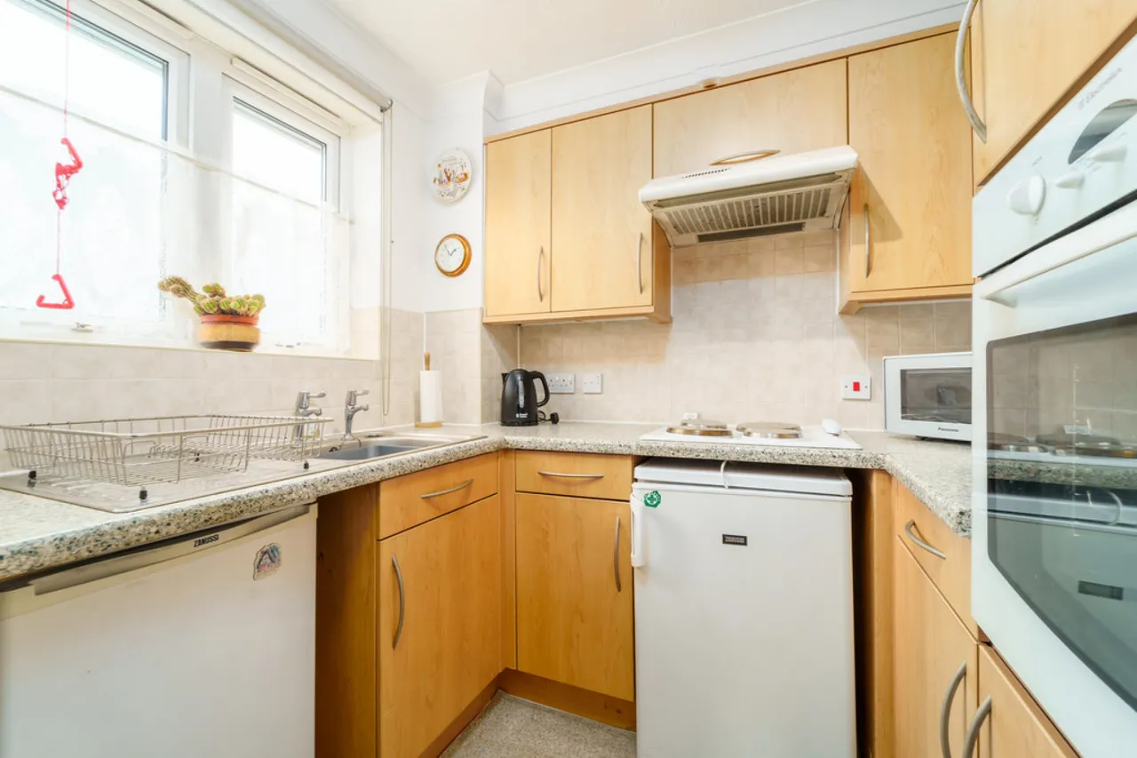 Parkland Grove, Ashford, TW15, photo 9