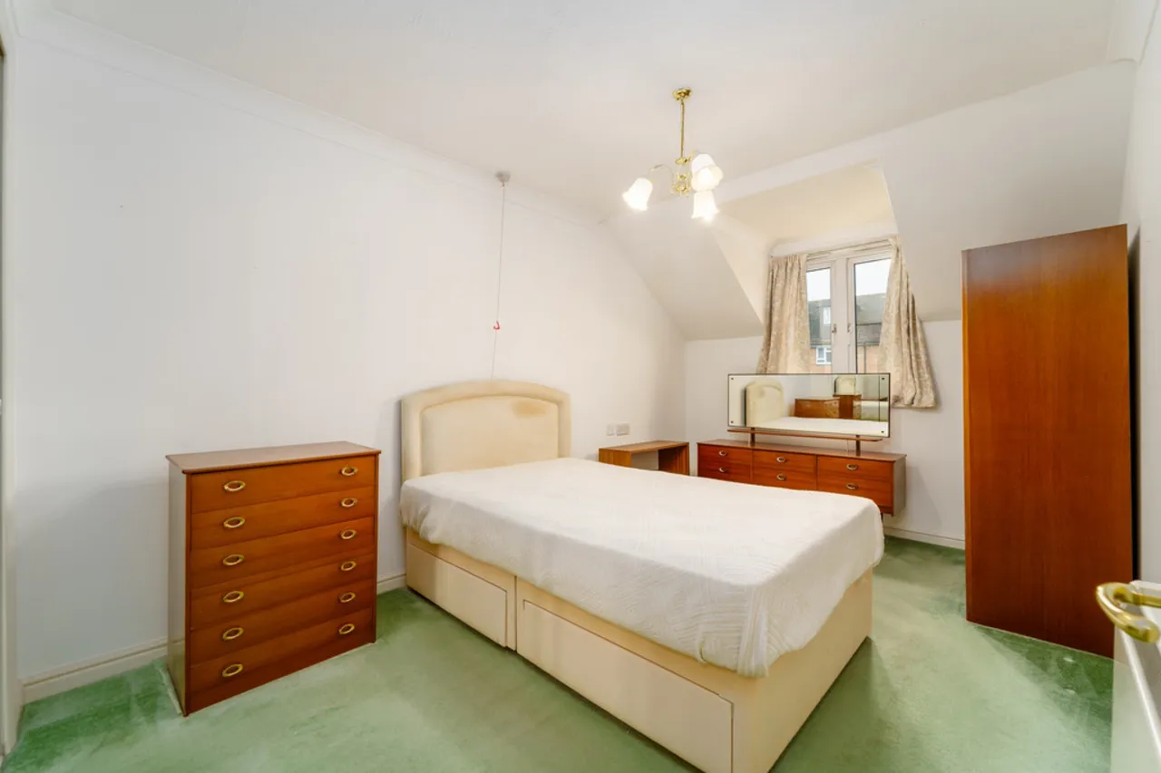 Parkland Grove, Ashford, TW15, photo 8