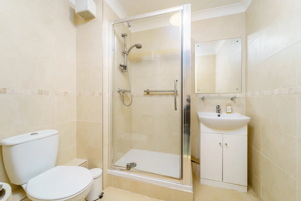 Parkland Grove, Ashford, TW15, photo 3