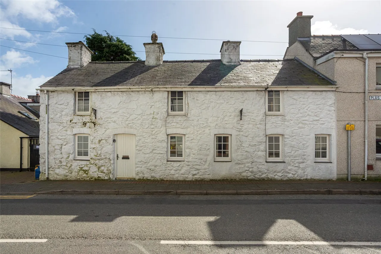 3 bed house for sale, Newborough, Llanfairpwll