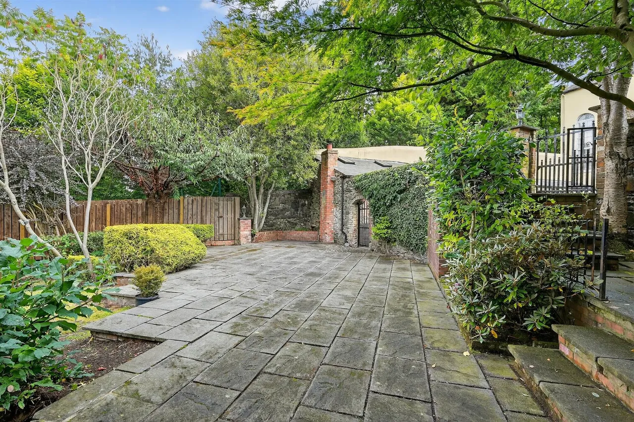 Main Street, Royal Hillsborough, BT26, photo 36