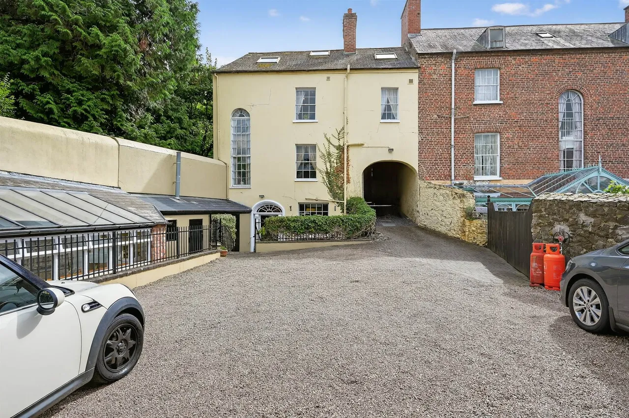 Main Street, Royal Hillsborough, BT26, photo 28