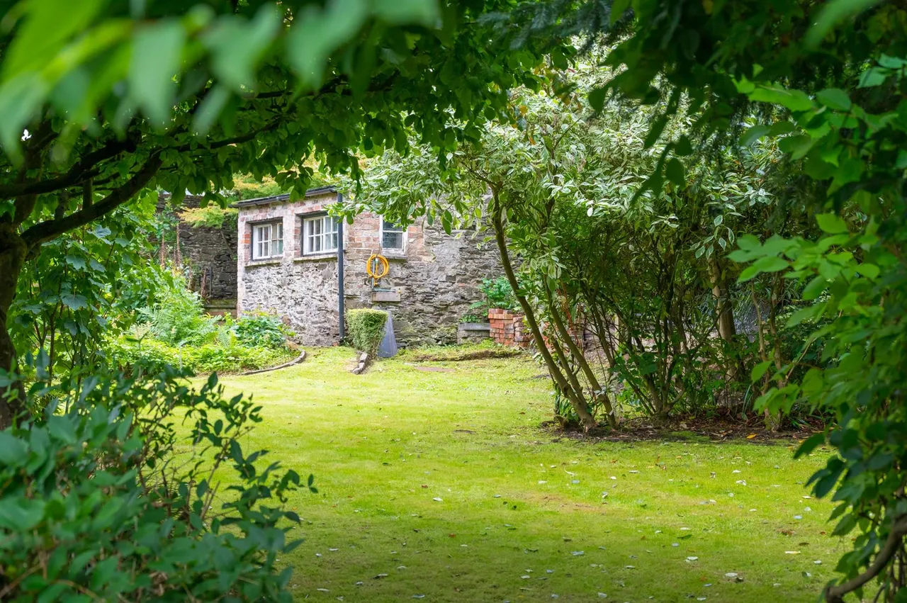 Main Street, Royal Hillsborough, BT26, photo 38