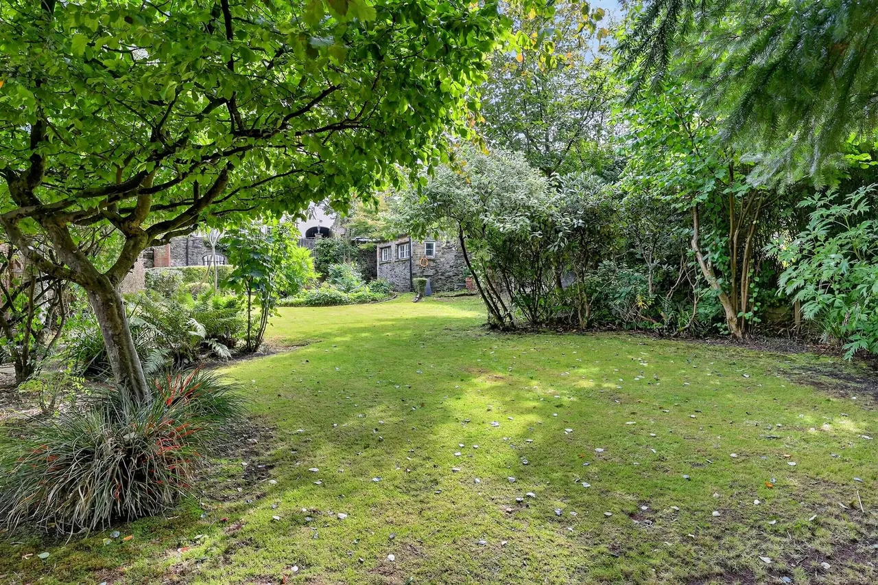Main Street, Royal Hillsborough, BT26, photo 37