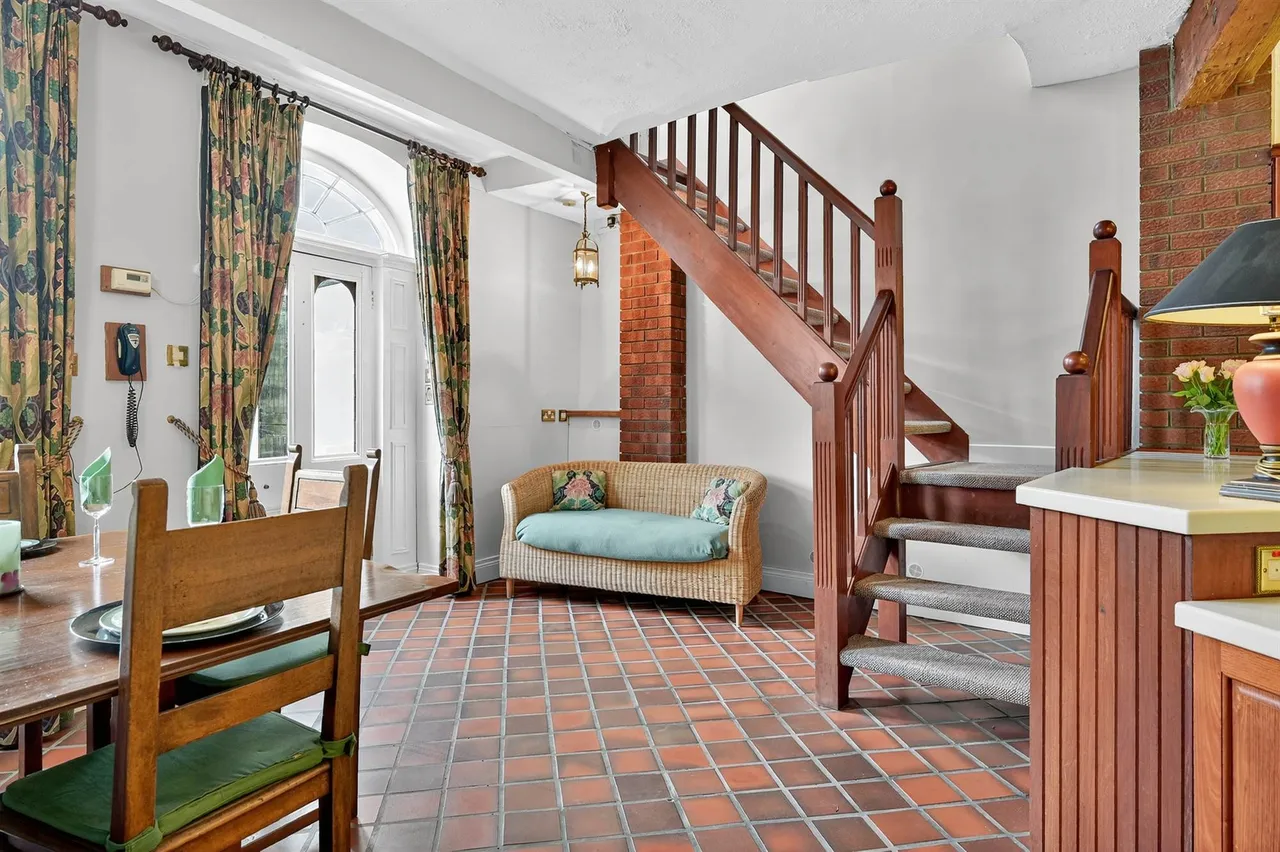 Main Street, Royal Hillsborough, BT26, photo 12