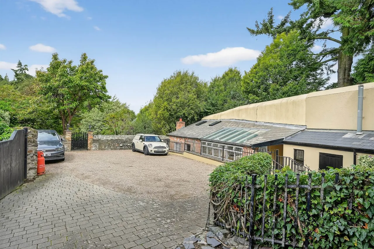 Main Street, Royal Hillsborough, BT26, photo 29