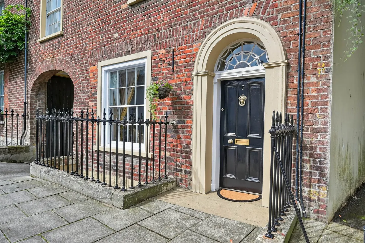 Main Street, Royal Hillsborough, BT26, photo 4