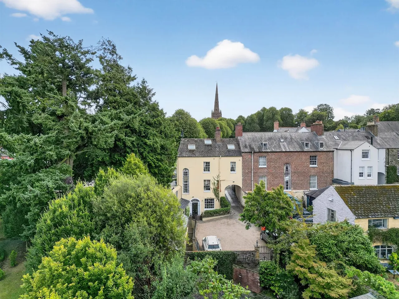 Main Street, Royal Hillsborough, BT26, photo 42