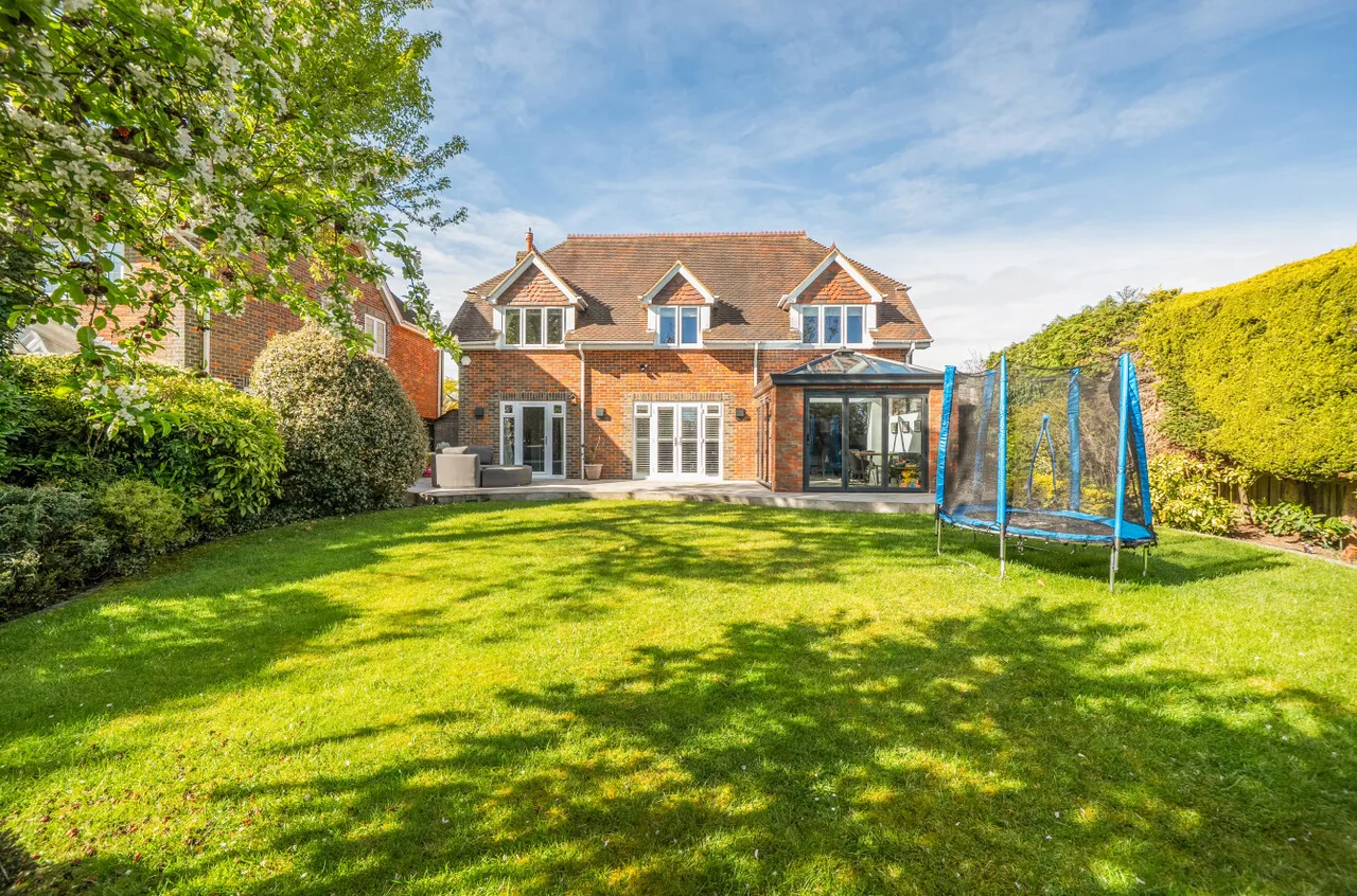 Easthampstead Road, Wokingham, Berkshire, RG40 2EE, photo 2
