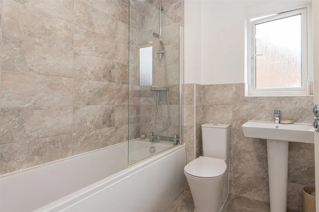 Prunus Drive, Wellingborough, photo 13