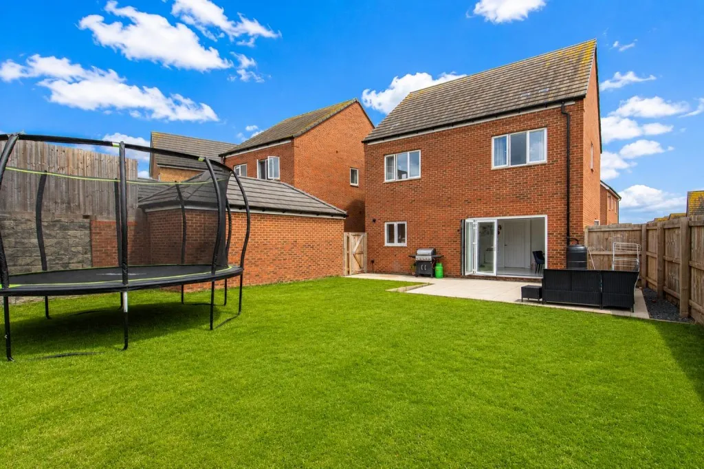 Prunus Drive, Wellingborough, photo 17