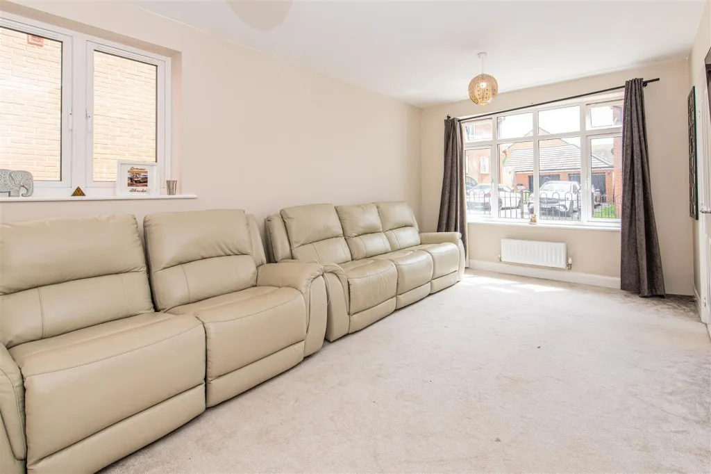 Prunus Drive, Wellingborough, photo 3