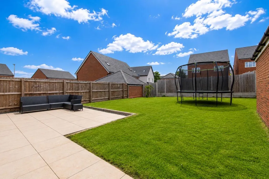 Prunus Drive, Wellingborough, photo 18