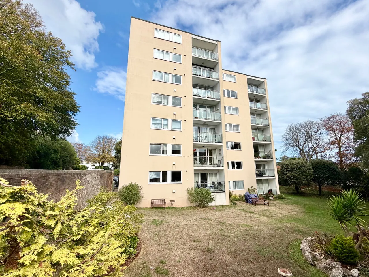 2 bed flat for sale, Wellswood, Torquay