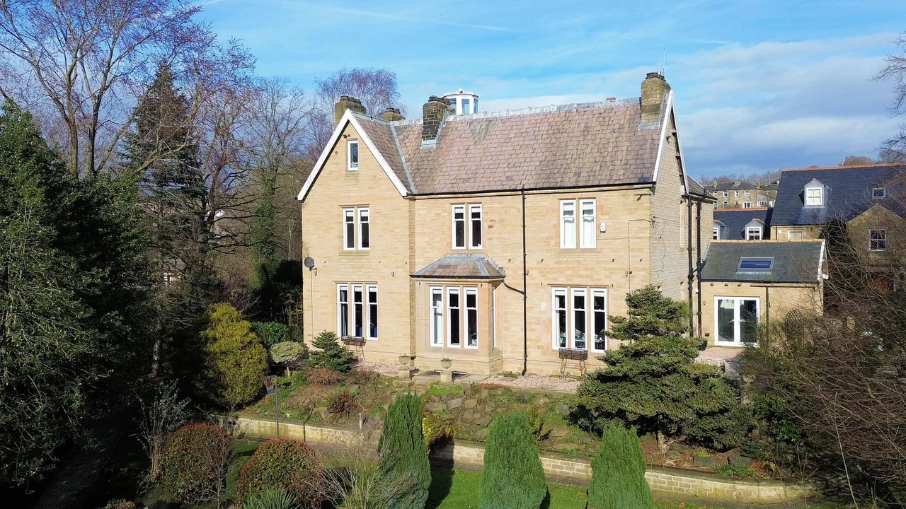 5 bed house for sale, Knowle Road, Kirkheaton, HD5