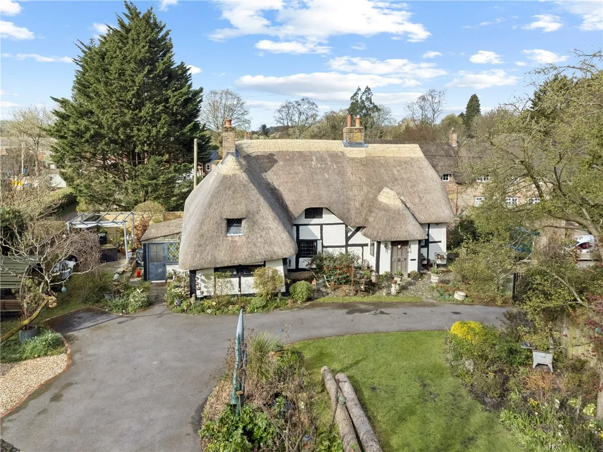3 bed house for sale, High Street, Burbage, SN8