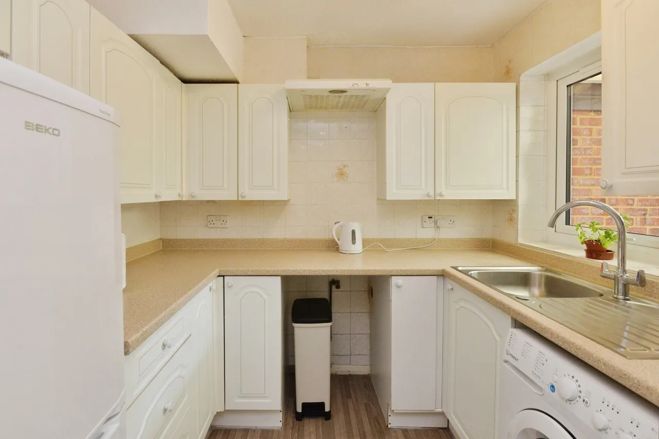 Hale Avenue, Stony Stratford, Milton Keynes, Buckinghamshire, MK11, photo 6