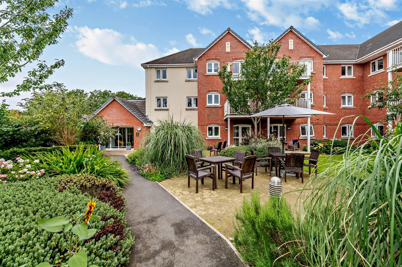 2 bed flat for sale, Raleigh Mead, South Molton, EX36