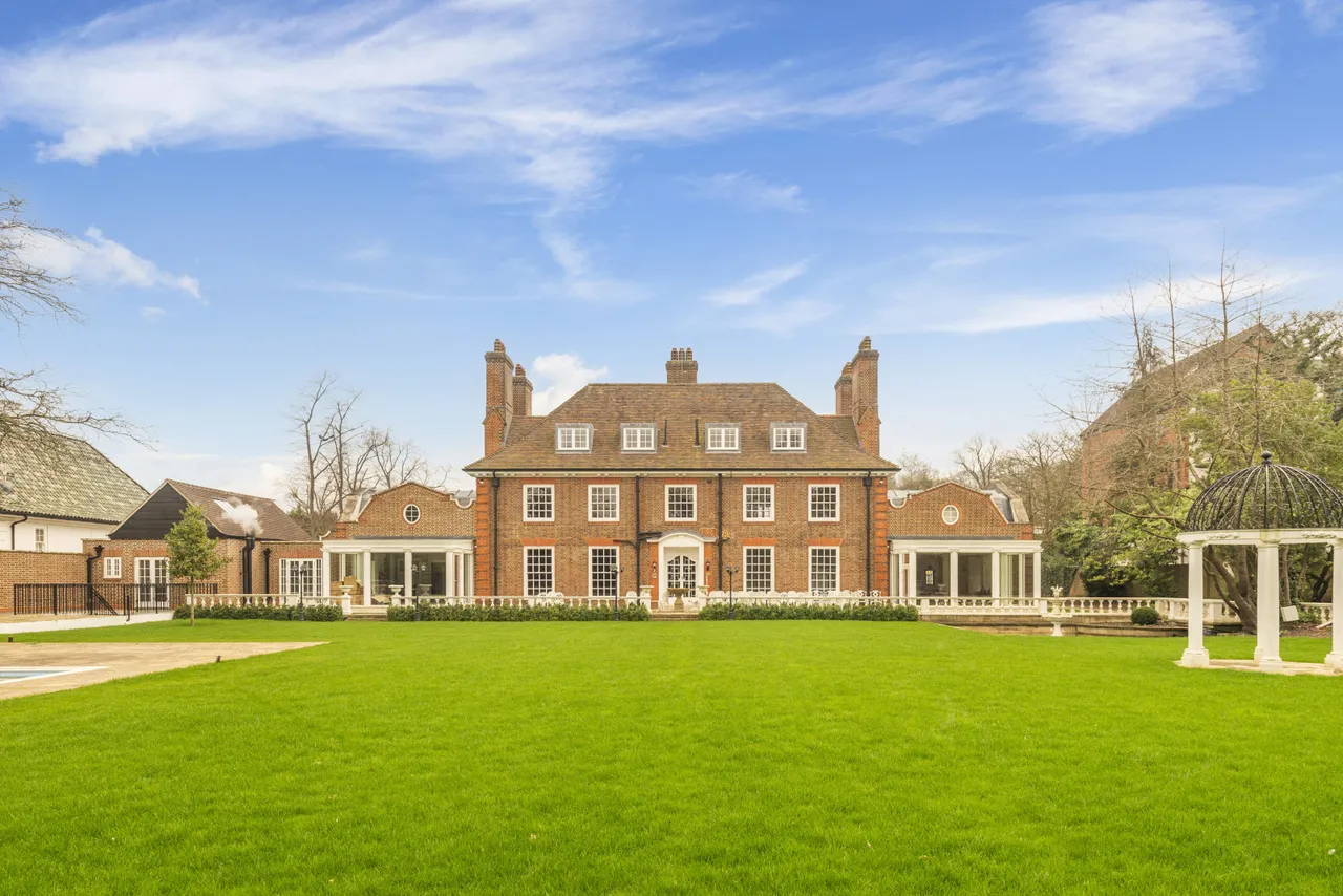 The Bishops Avenue, London, N2, photo 19