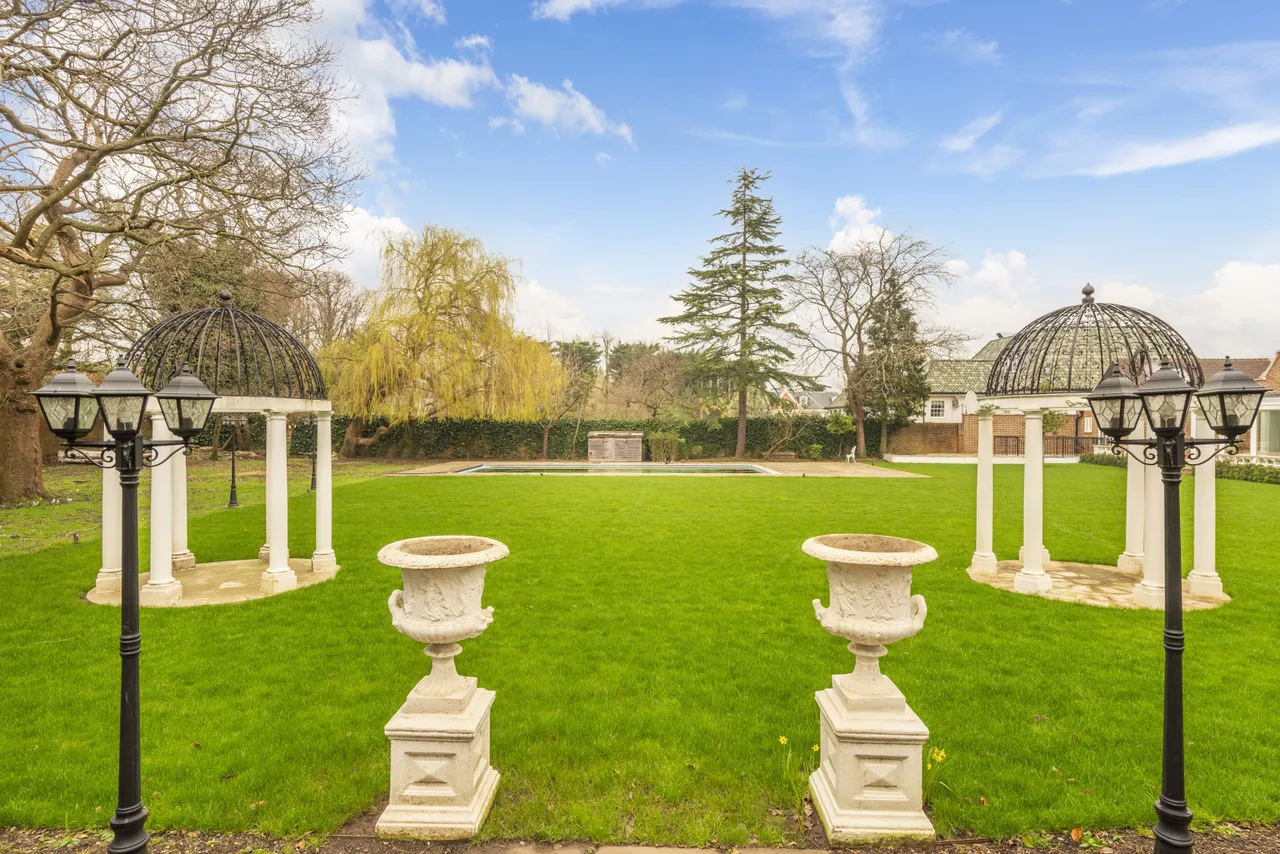 The Bishops Avenue, London, N2, photo 20