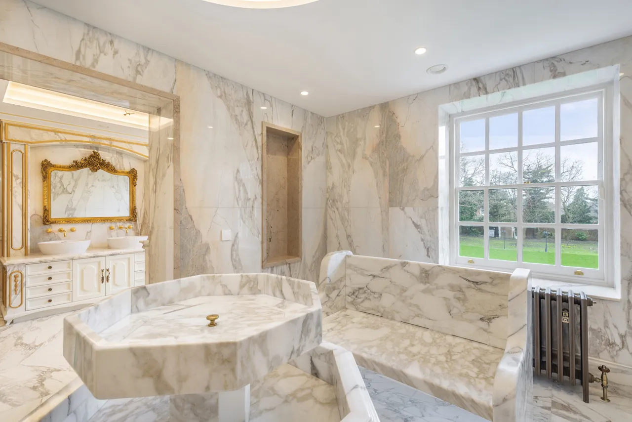 The Bishops Avenue, London, N2, photo 11