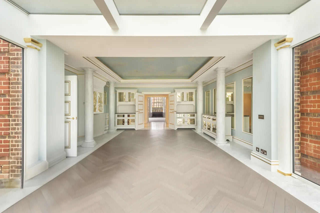 The Bishops Avenue, London, N2, photo 15