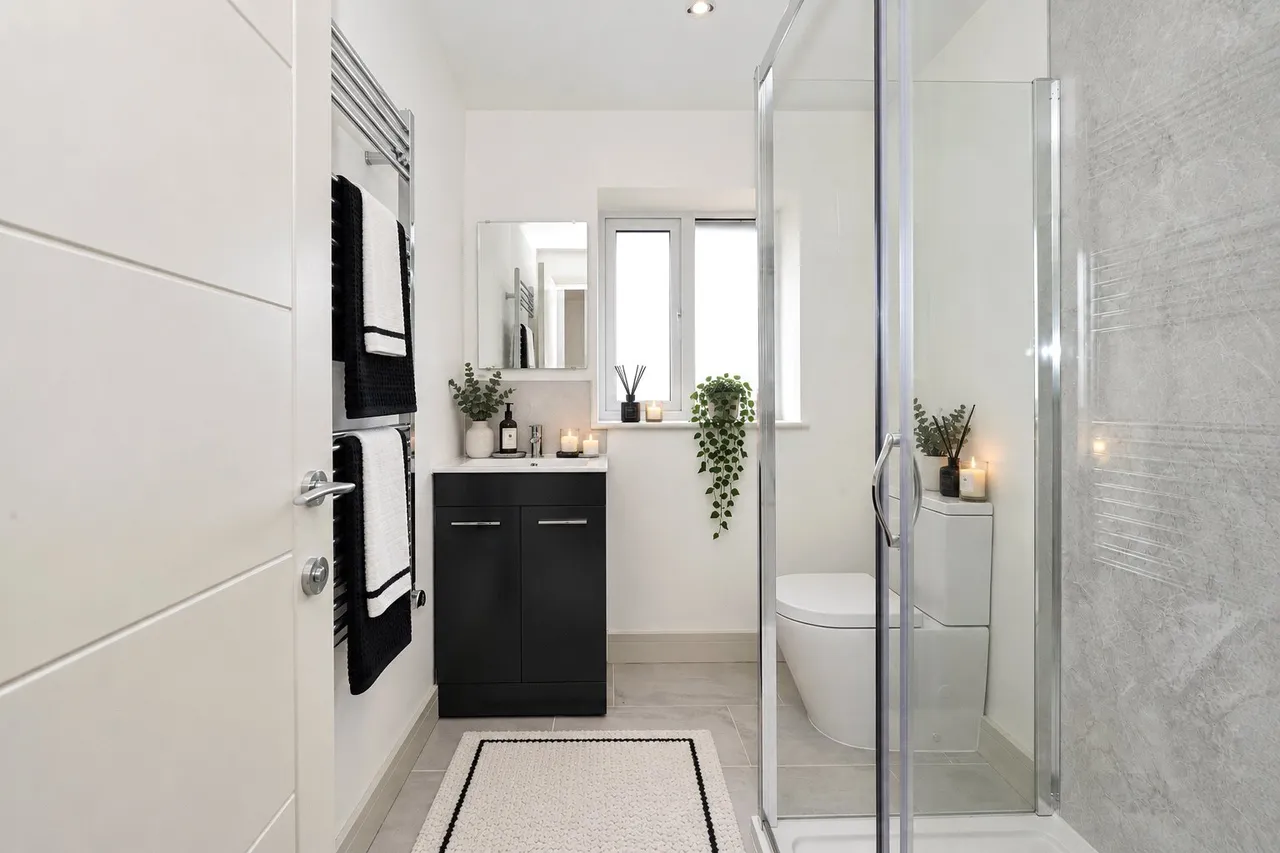 Farm Road, Esher, KT10, photo 8