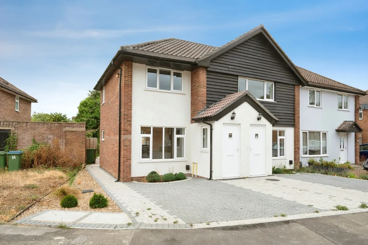 Farm Road, Esher, KT10, photo 4
