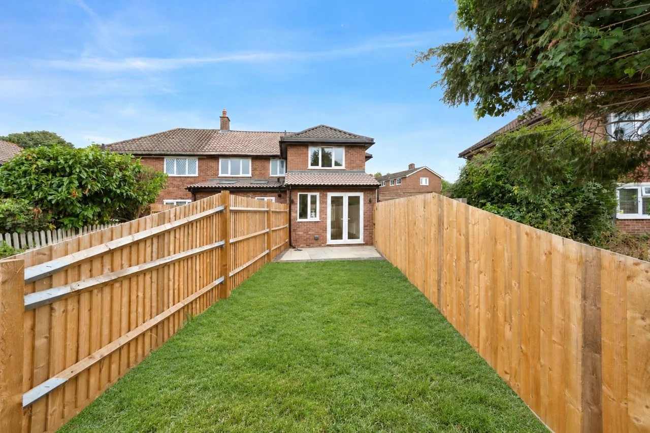 Farm Road, Esher, KT10, photo 9