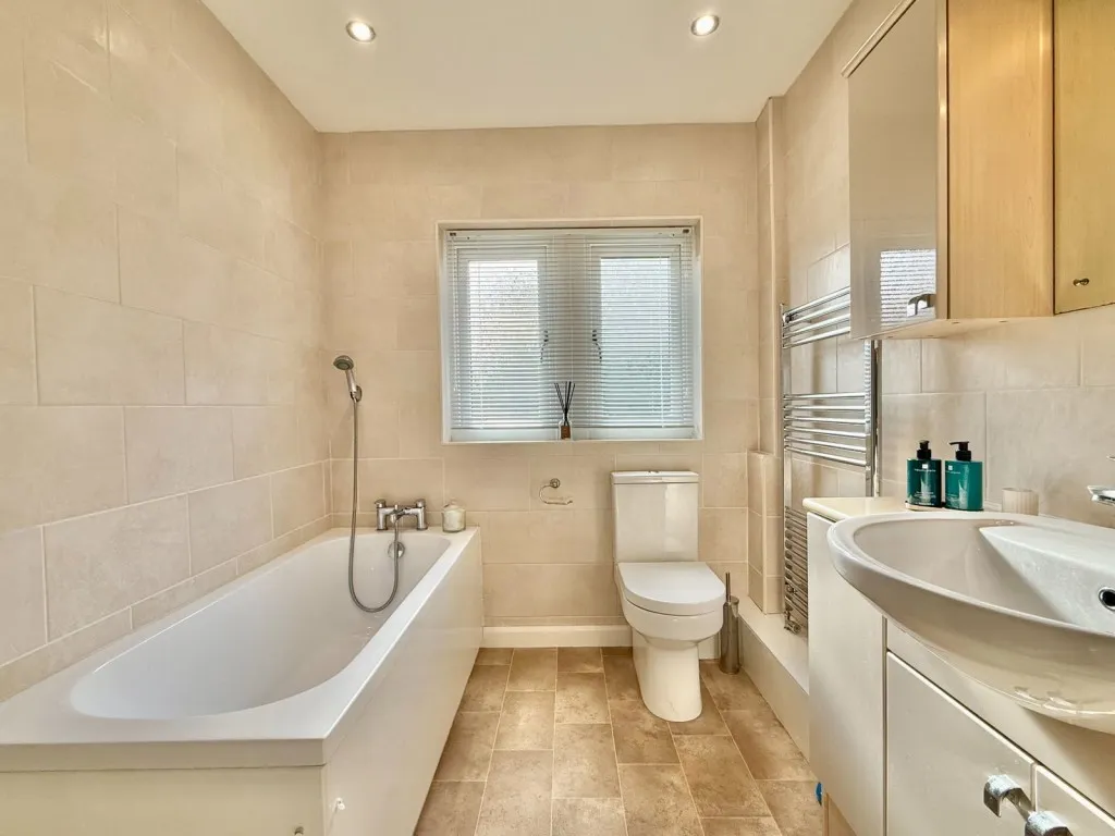 Collingham ~ Hastings Way, LS22, photo 17