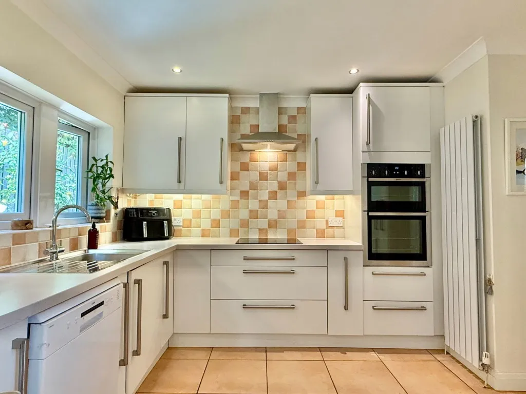 Collingham ~ Hastings Way, LS22, photo 5