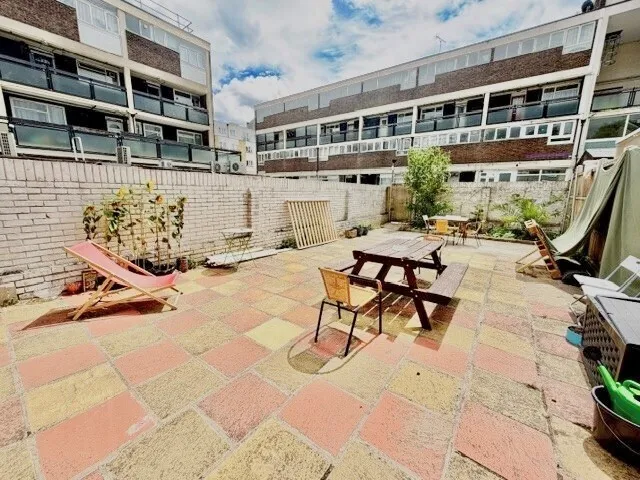 Avis Square, Stepney E1, photo 4