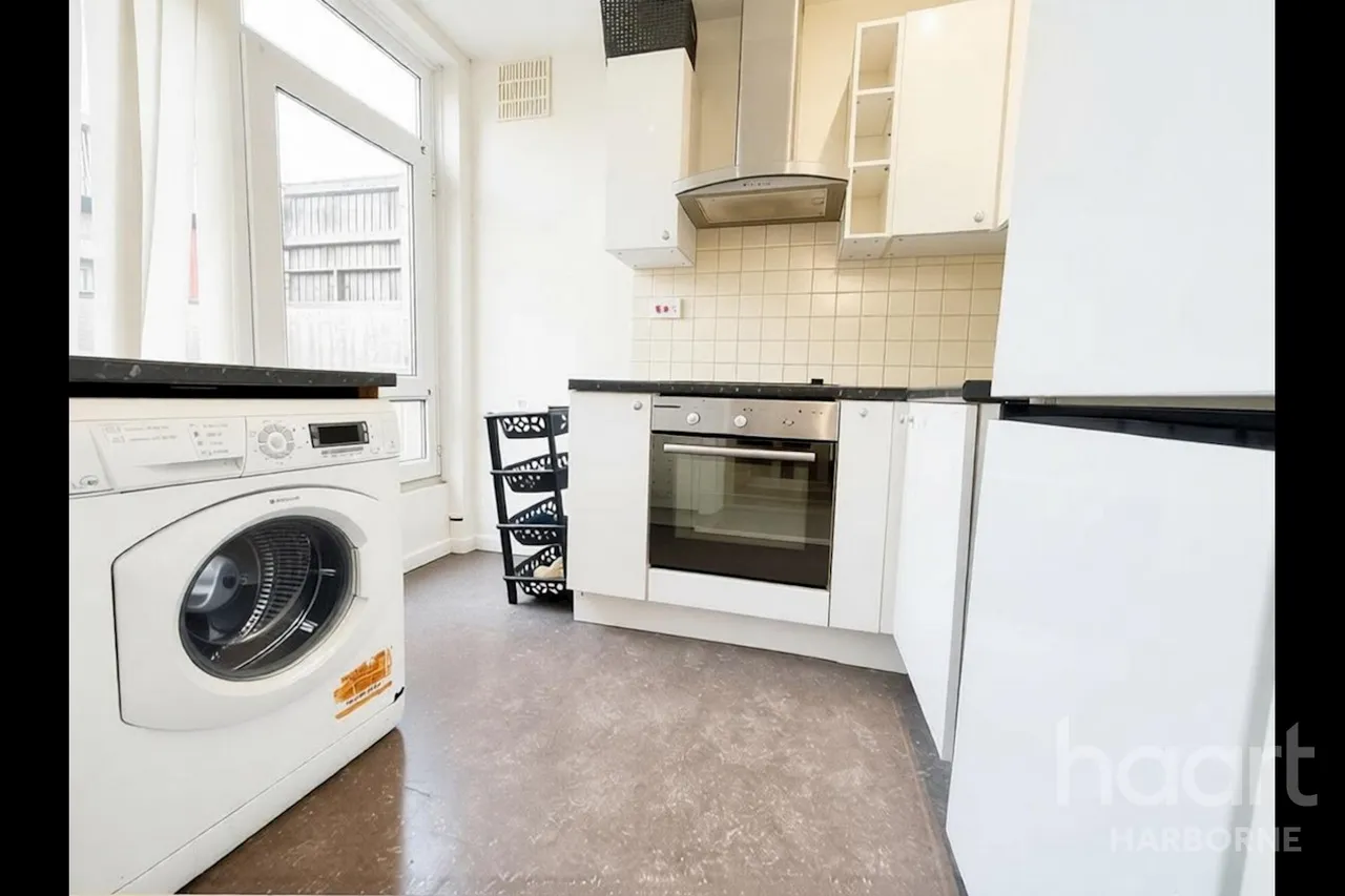 Woodleigh Avenue, B17, photo 4