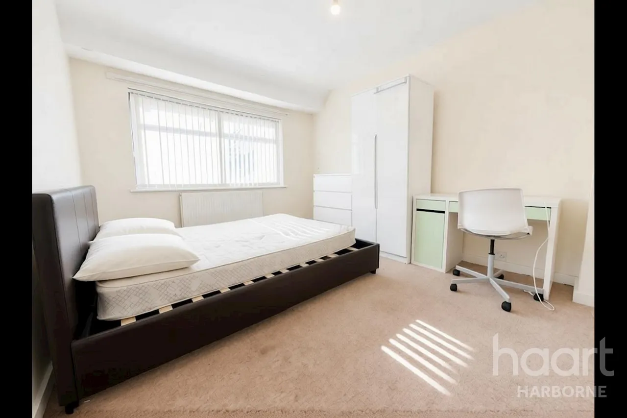 Woodleigh Avenue, B17, photo 3