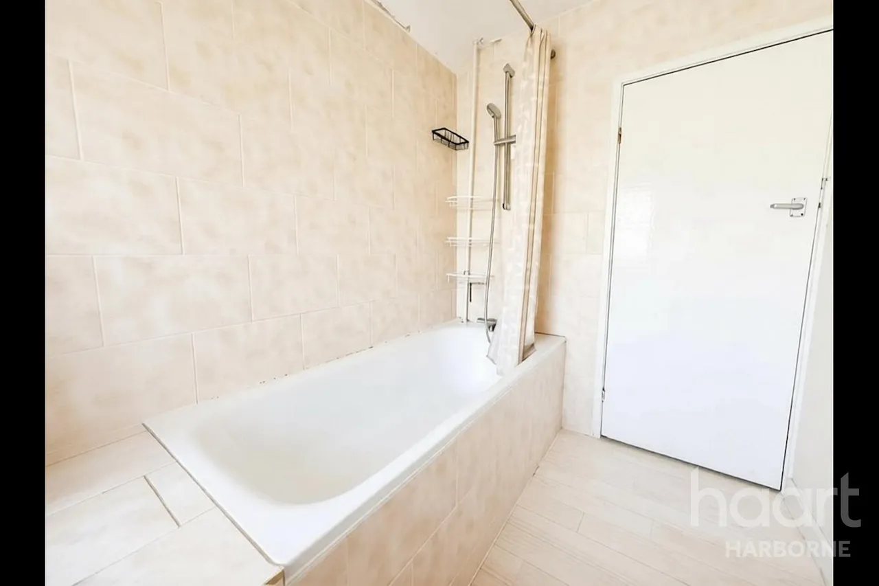 Woodleigh Avenue, B17, photo 6