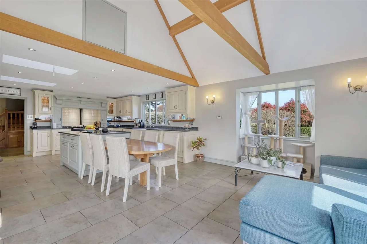 High Easter Road, Barnston, Dunmow, Essex, CM6 1ND, photo 2