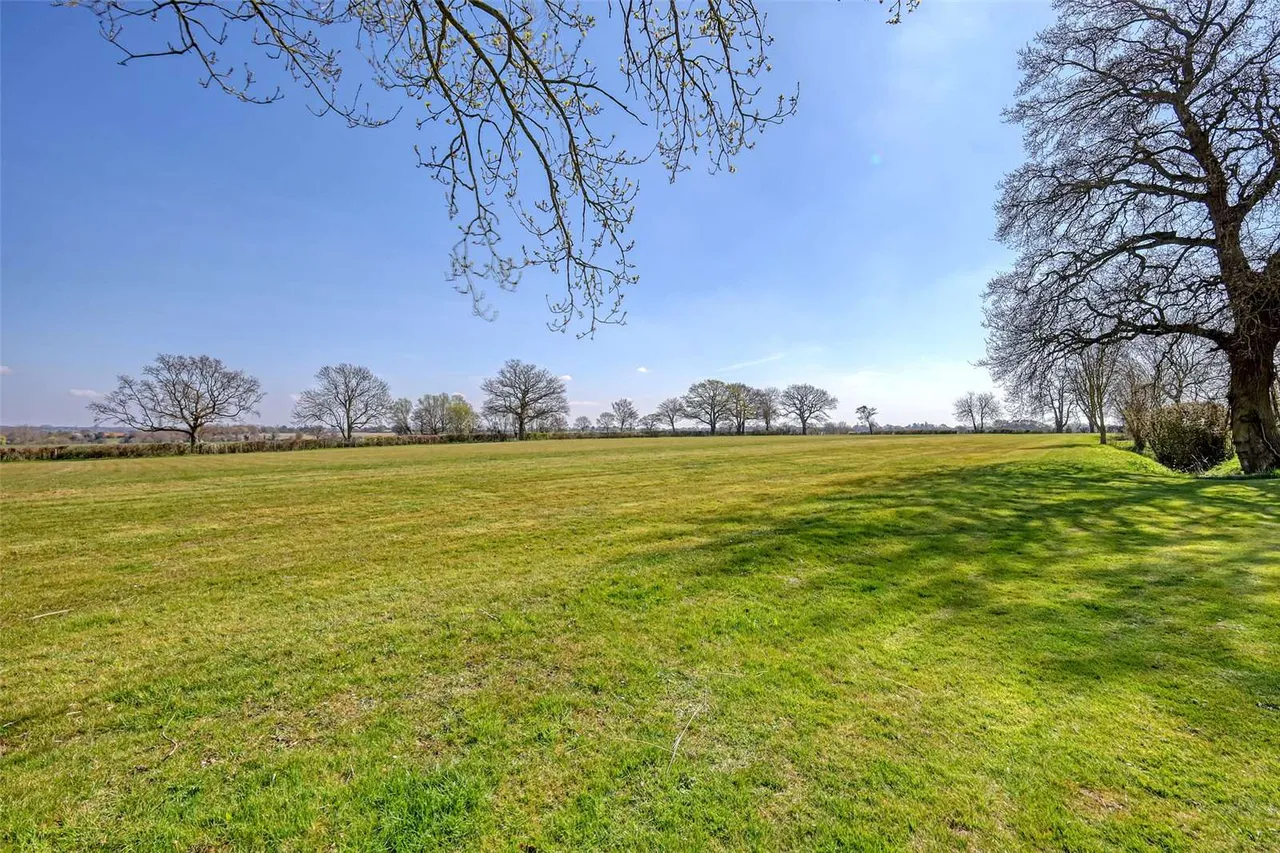 High Easter Road, Barnston, Dunmow, Essex, CM6 1ND, photo 12