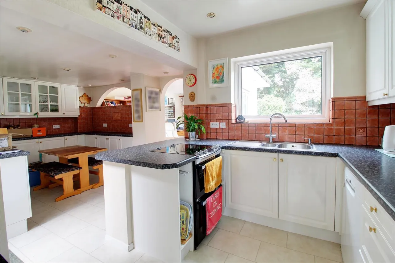 Tiverton Road, Potters Bar EN6 5HY, photo 14