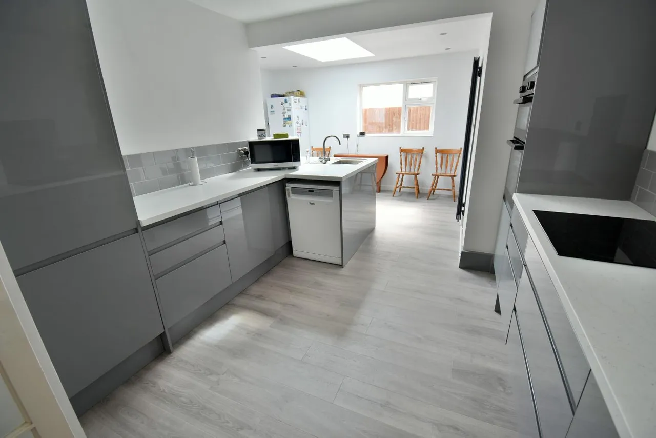 Award Road, BH21, photo 2