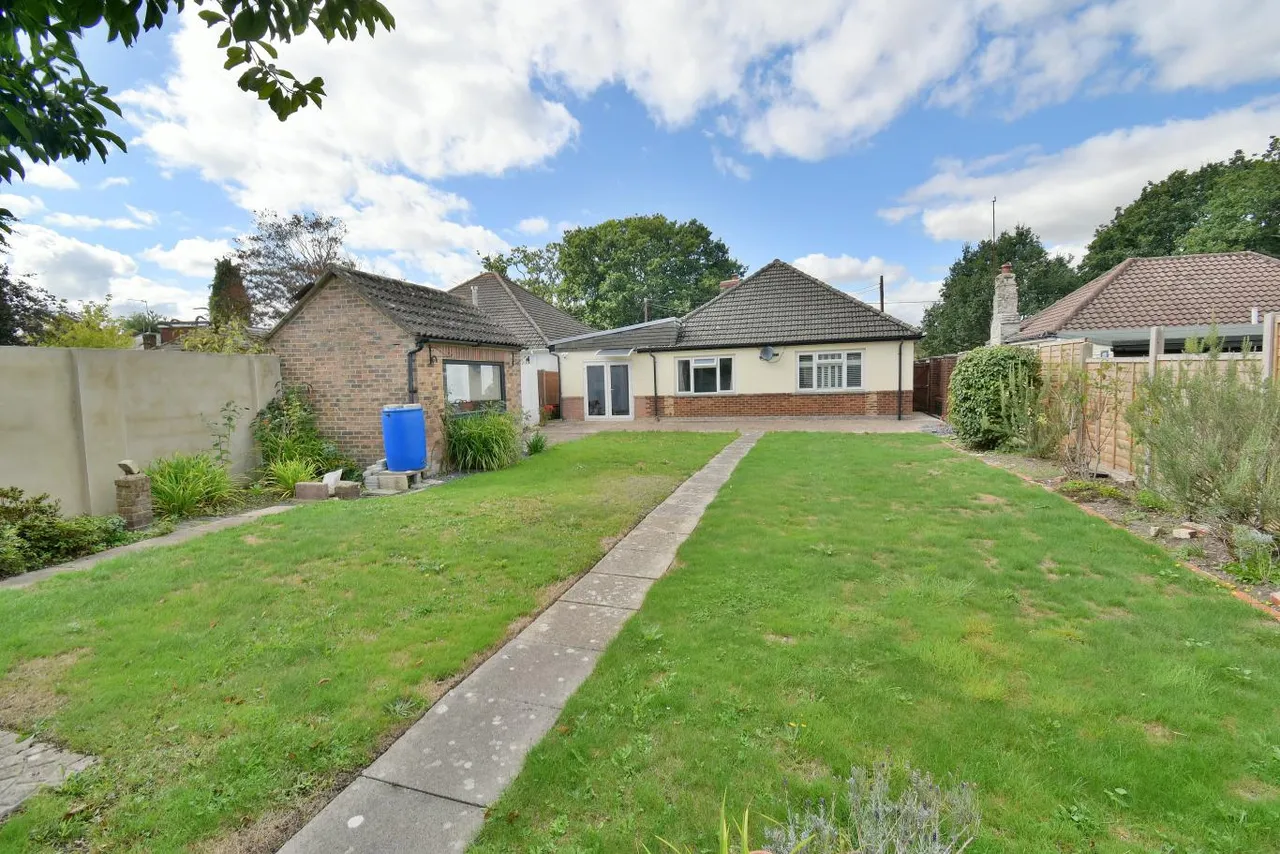 Award Road, BH21, photo 4