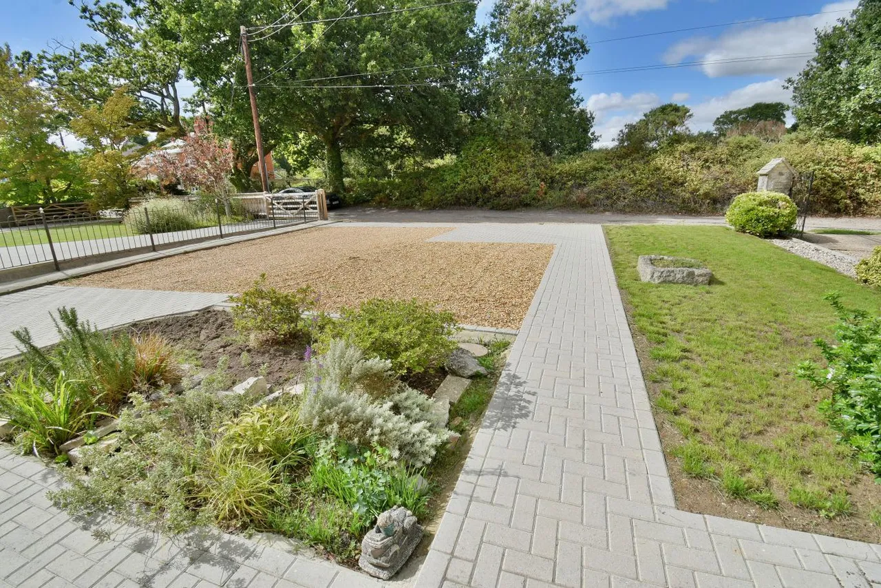 Award Road, BH21, photo 3