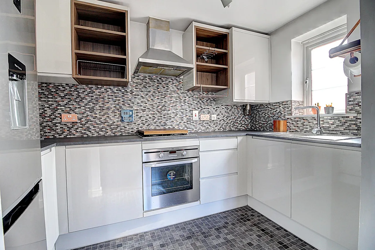 Appleton Drive, Basingstoke, RG24, photo 2