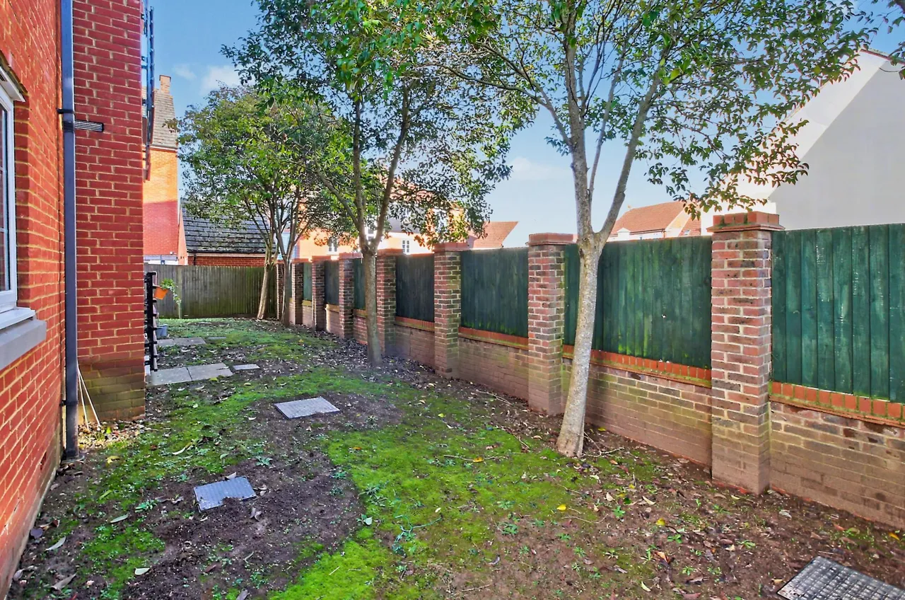 Appleton Drive, Basingstoke, RG24, photo 11