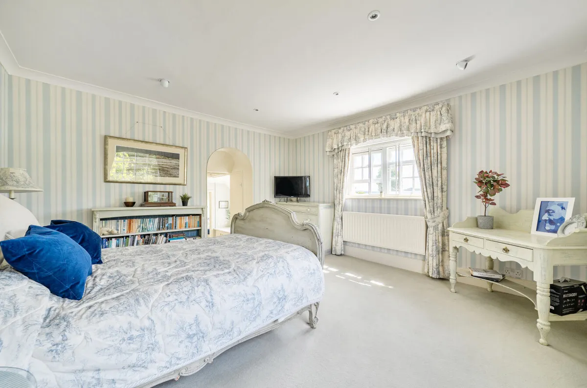 Pulborough, RH20 1LB, photo 6