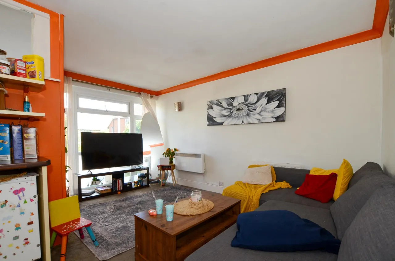 The Larches, Bushey, WD23, photo 2