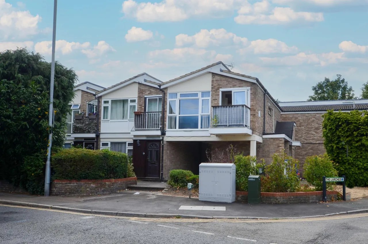 1 bed flat for sale, The Larches, Bushey, WD23