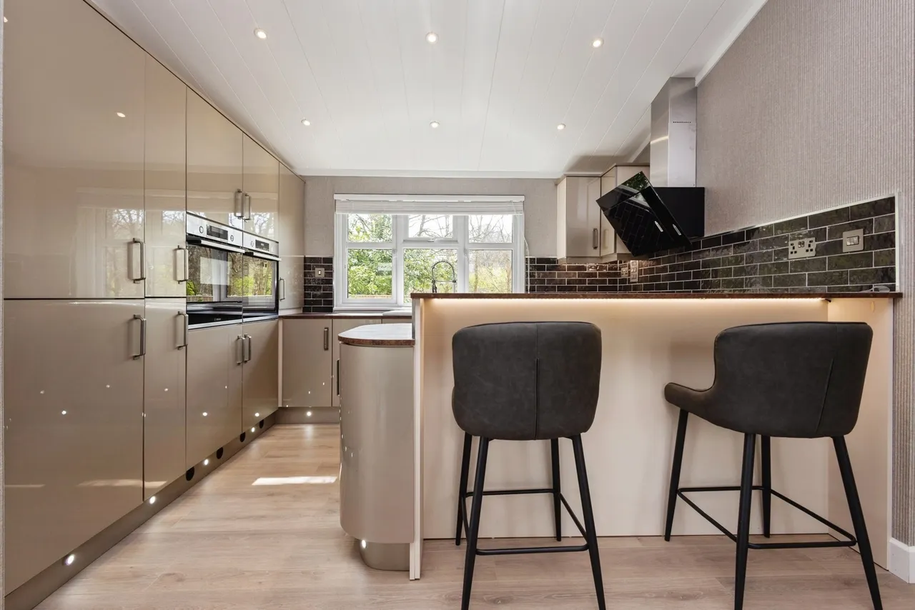 Portsmouth Road, Thursley, GU8, photo 10