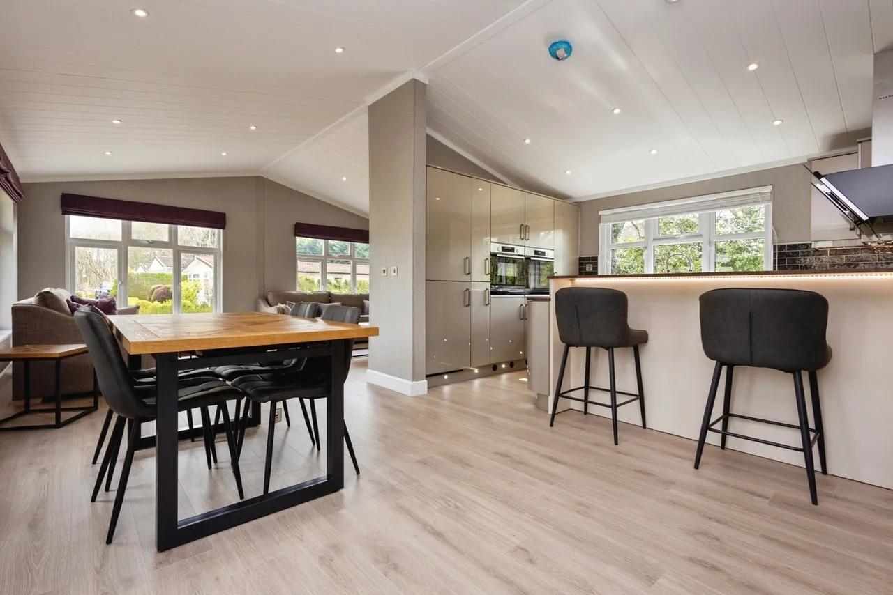 Portsmouth Road, Thursley, GU8, photo 4