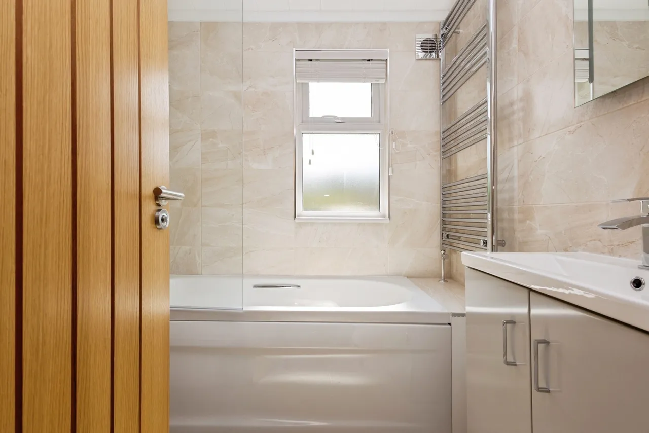 Portsmouth Road, Thursley, GU8, photo 15