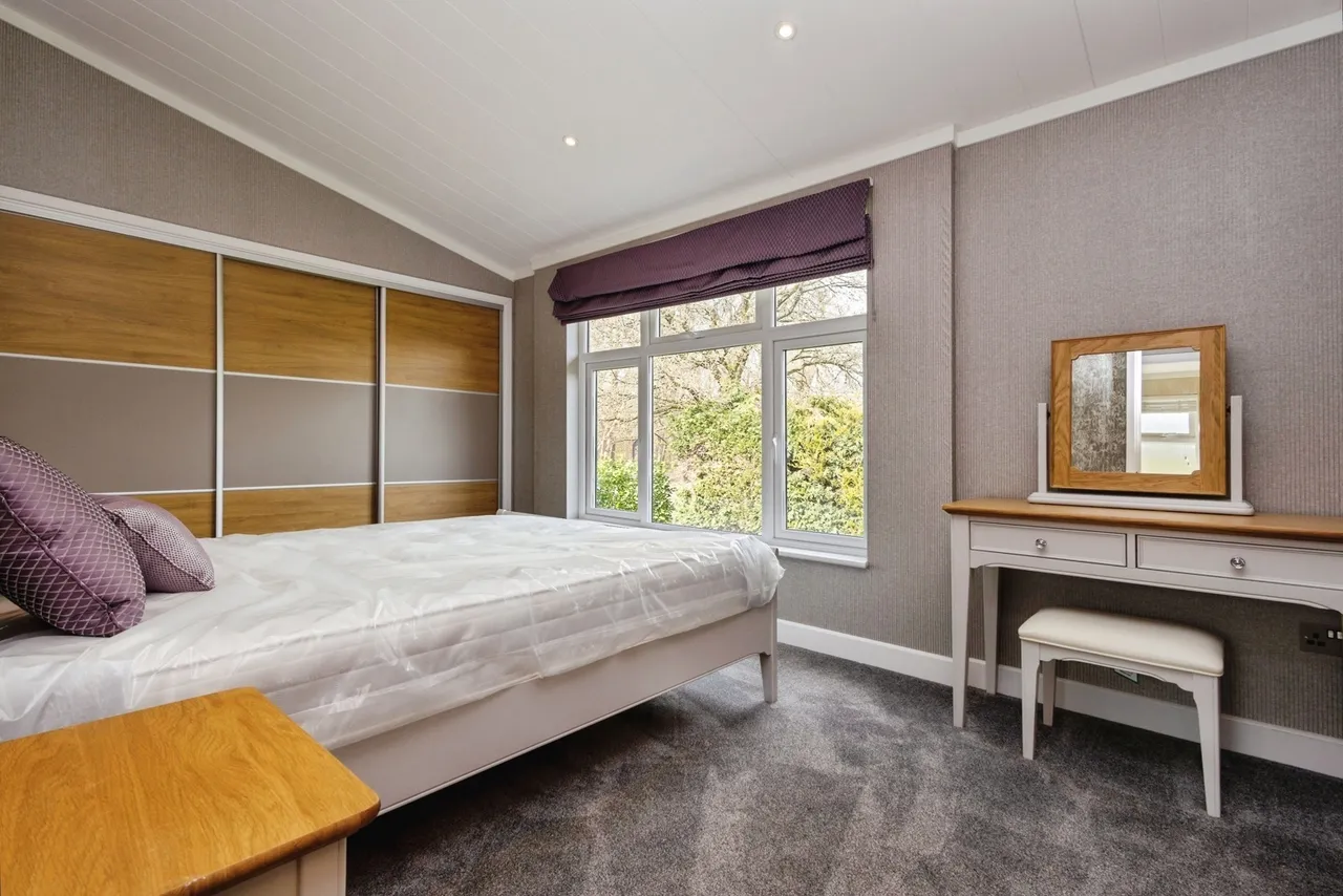Portsmouth Road, Thursley, GU8, photo 12